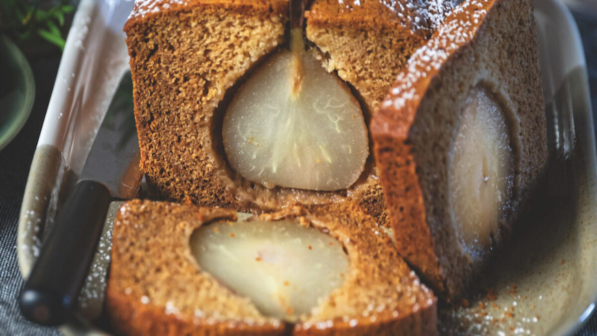 Cake di pere al tè e cardamomo