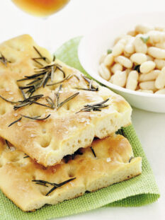 Schiacciata al ramerino con cannellini