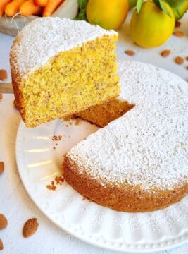 TORTA SOFFICE ARANCE, CAROTE E MANDORLE