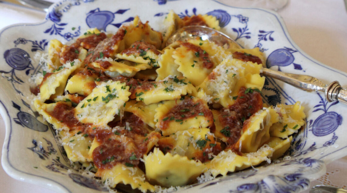 Tortelli al brasato di manzo con l'acciuga