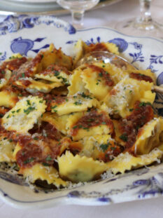 Tortelli al brasato di manzo con l'acciuga