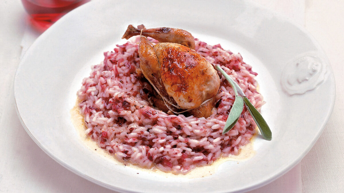 Risotto al radicchio rosso con quagliette, panna e salvia