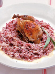 Risotto al radicchio rosso con quagliette panna e salvia