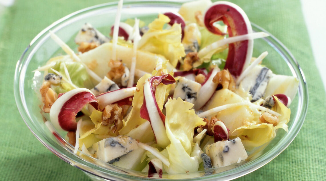 Radicchio, scarola con roquefort e noci