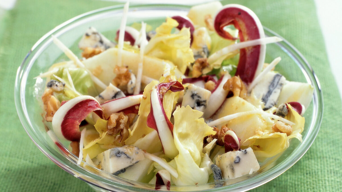 Radicchio, scarola con Roquefort e noci