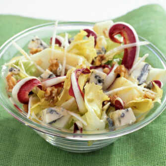 Radicchio, scarola con roquefort e noci