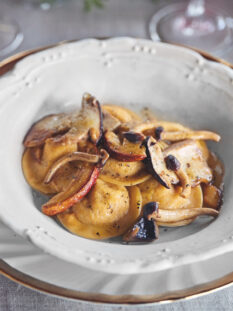 Tortelli ripieni di lasagna con funghi