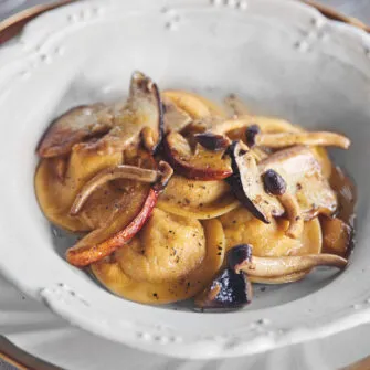 Tortelli ripieni di lasagna con funghi