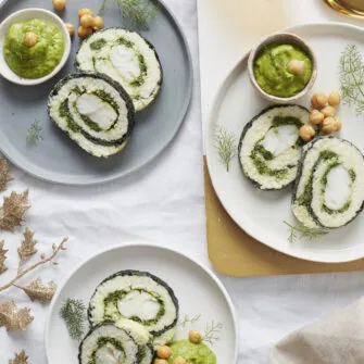 Rotolo di merluzzo, baccalÃ  e cavolo con crema di ceci