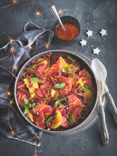 Insalata di agrumi, datteri e melagrana alla cannella