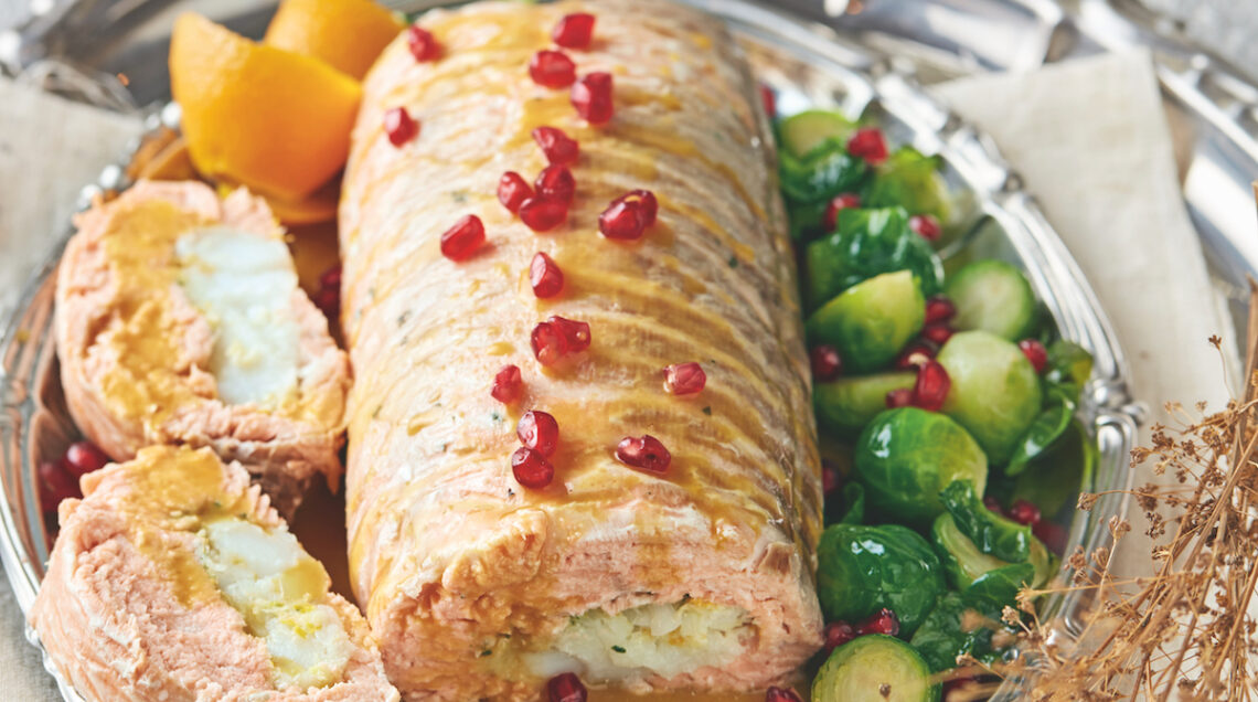 Arrosto di salmone e nasello all'arancia con cavolini alla melagrana
