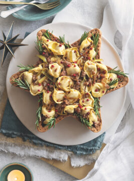 Stella di brisée con tortellini al sugo di salsiccia