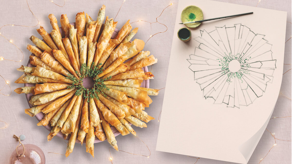 Corona di conetti di pasta fillo ripieni