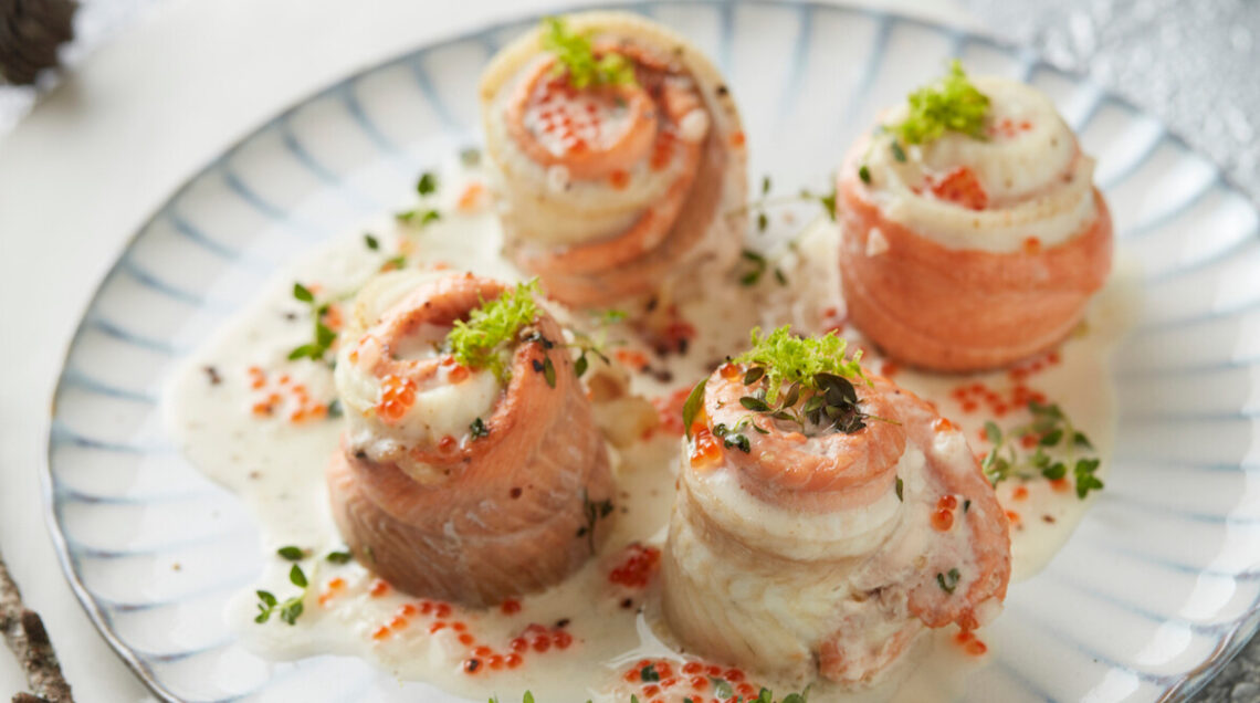 Girandole di trota salmonata e sogliola con uova di trota