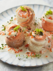 Girandole di trota salmonata e sogliola con uova di trota