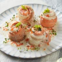 Girandole di trota salmonata e sogliola con uova di trota