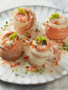 Girandole di trota salmonata e sogliola con uova di trota