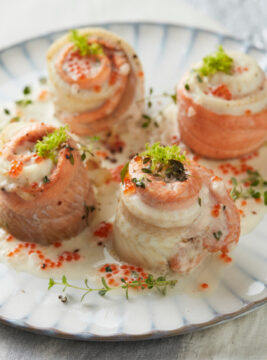 Girandole di trota salmonata e sogliola con uova di trota