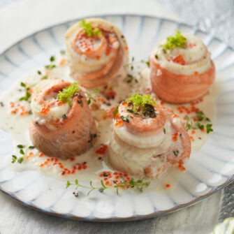 Girandole di trota salmonata e sogliola con uova di trota