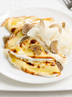 Crespelle con crema di robiola al tartufo