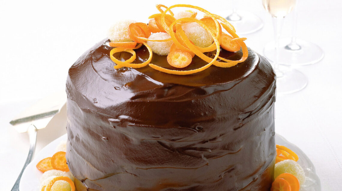 Delizia di panettone farcita e glassata