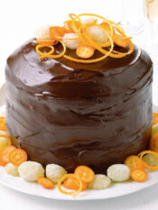 Delizia di panettone farcita e glassata