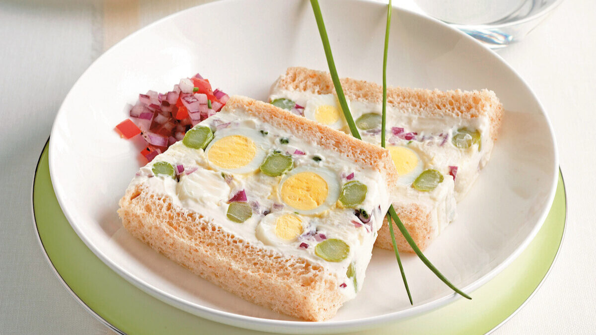 Terrina di robiola, uova e asparagi