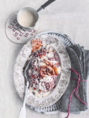 Riso Al Vino Rosso Con Fonduta E Crudo Croccante -