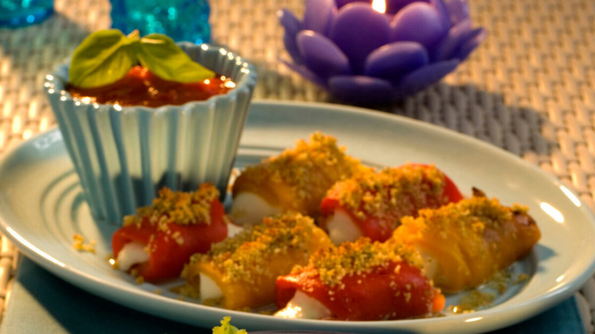 Involtini vegetariani di peperoni gratinati