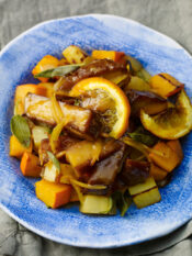 Seitan agli agrumi con patate e zucca alla salvia