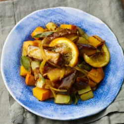 Seitan agli agrumi con patate e zucca alla salvia