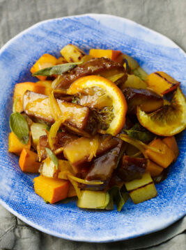 Seitan agli agrumi con patate e zucca alla salvia