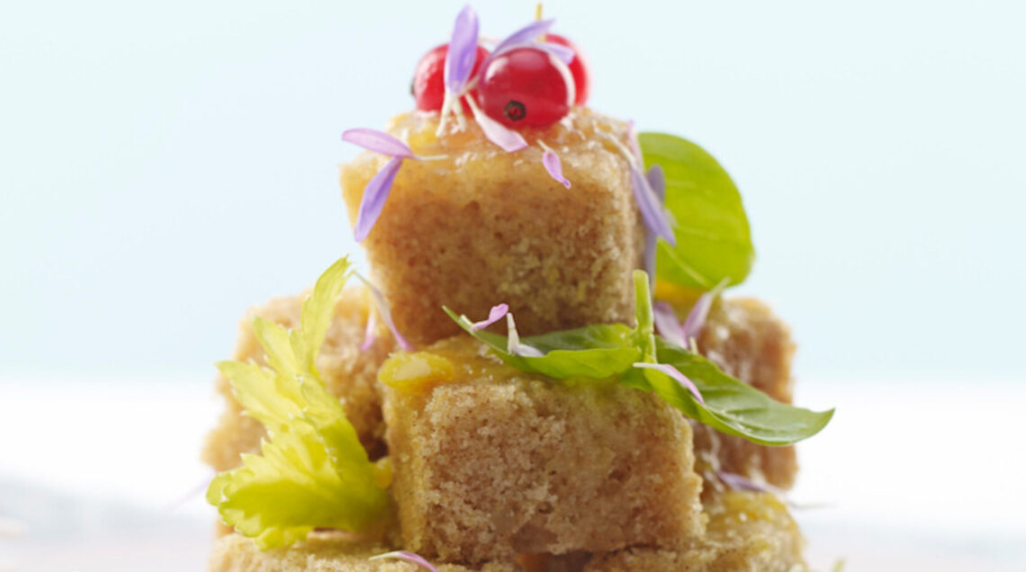 Pan di spagna al latte di mandorle con crema di cocco e vaniglia