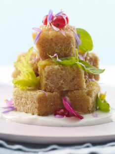 Pan di spagna al latte di mandorle con crema di cocco e vaniglia