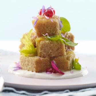 Pan di spagna al latte di mandorle con crema di cocco e vaniglia