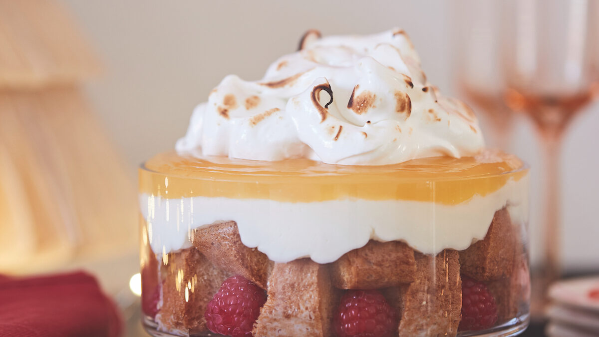 Coppa di pandoro con lemon curd e meringa