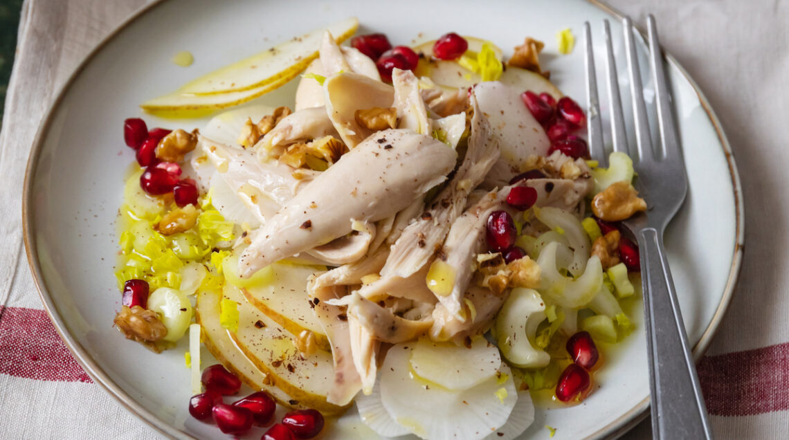 Insalata di cappone con topinambur, sedano e melagrana - NP
