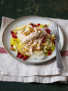 Insalata di cappone con topinambur, sedano e melagrana - NP