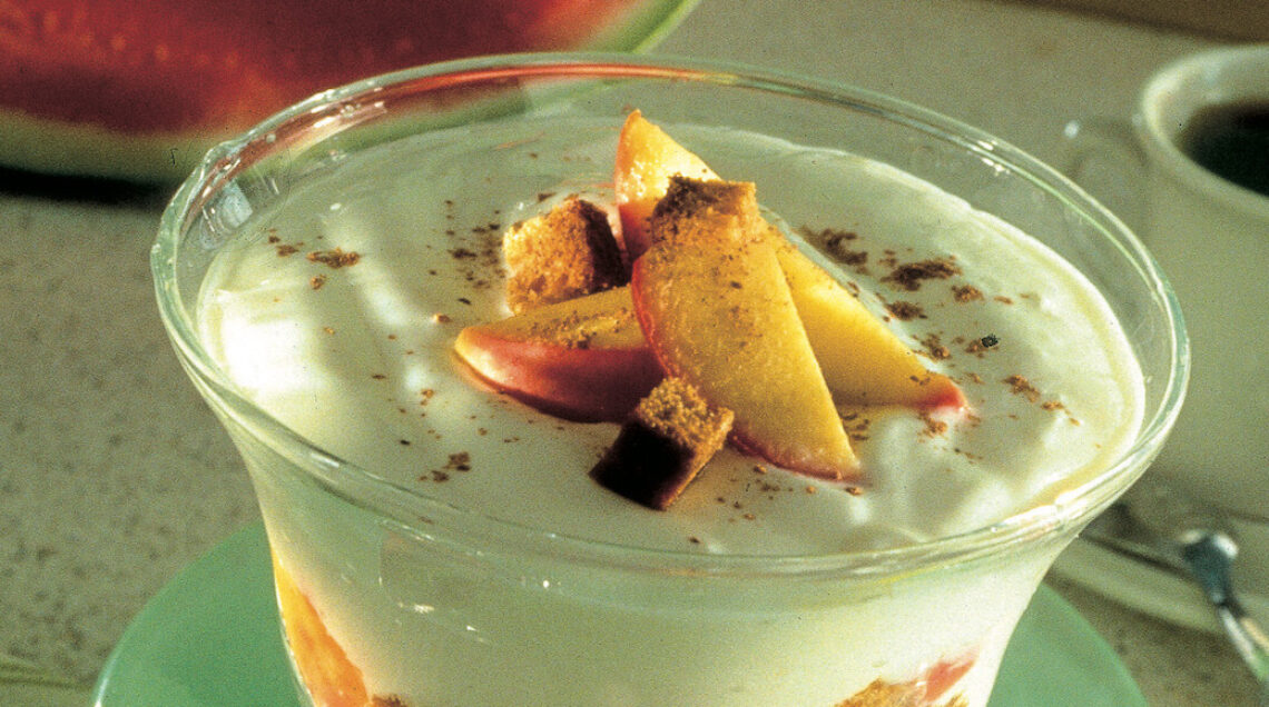 Coppa di yogurt e pesche