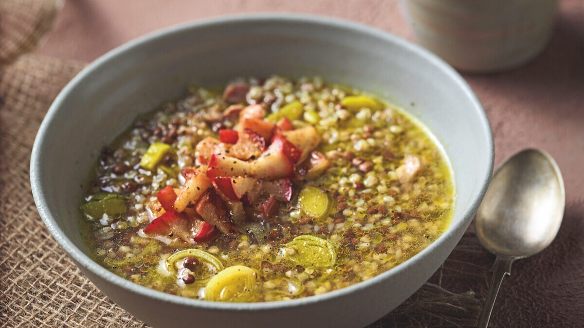 Zuppa di grano saraceno, lenticchie e mele