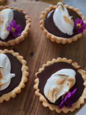 crostatine con ganache al cioccolato e meringa