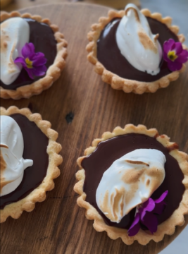 crostatine con ganache al cioccolato e meringa