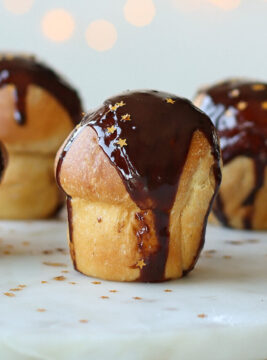 Panettoncini con glassa al cioccolato in friggitrice ad aria