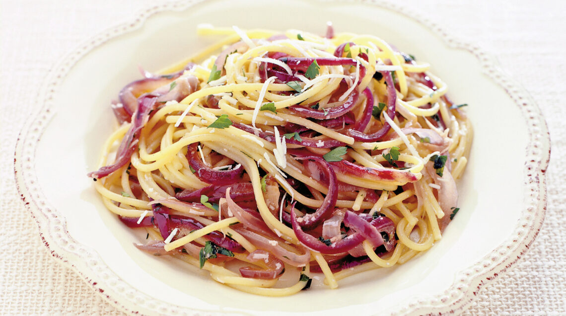 spaghetti alla cipolla rossa