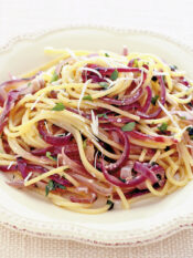 spaghetti alla cipolla rossa