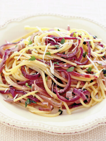spaghetti alla cipolla rossa