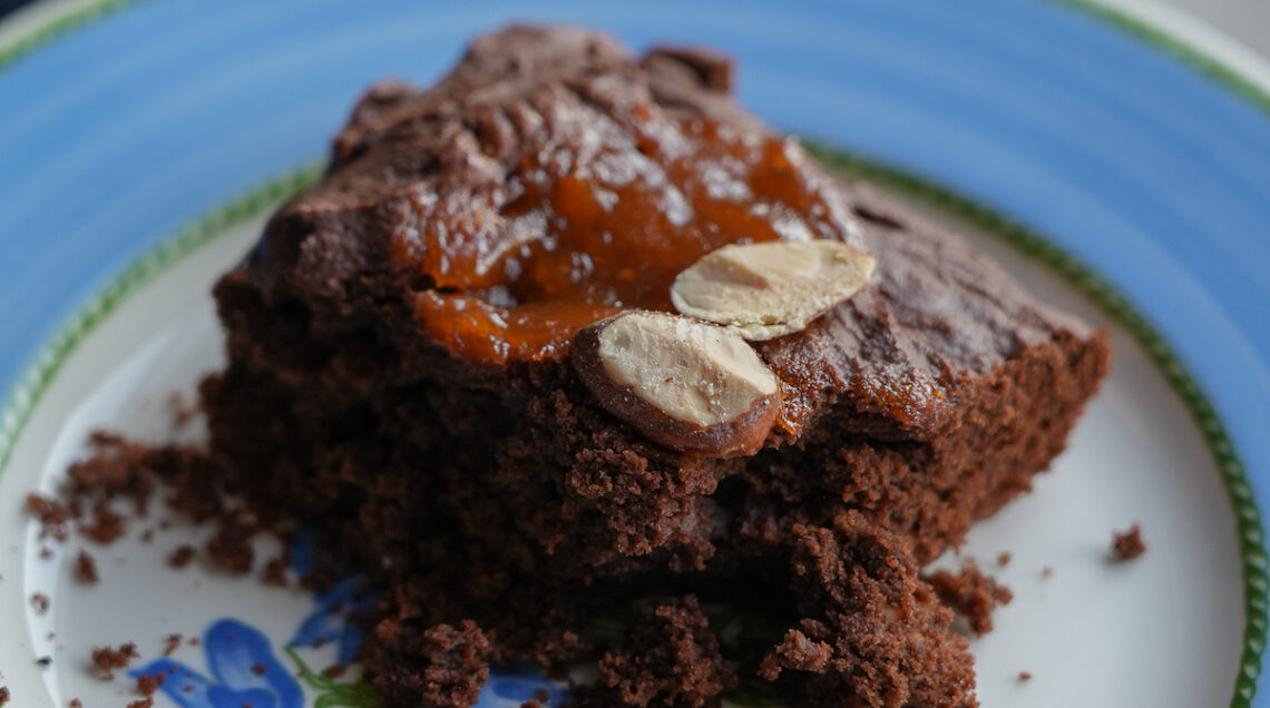 BROWNIES INTEGRALI AL CACAO E COMPOSTA DI ALBICOCCHE