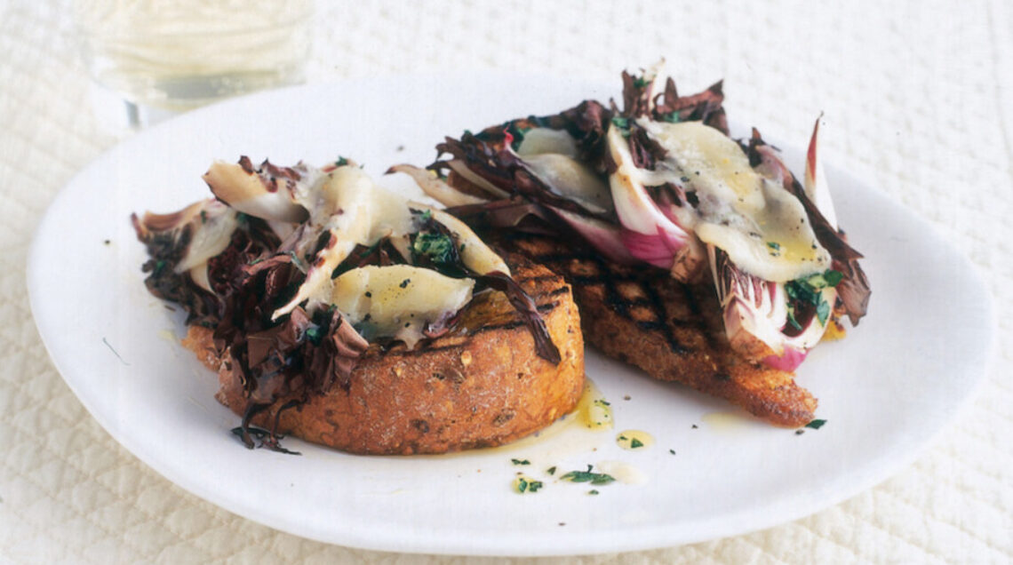 Bruschette con radicchio rosso grana e prezzemolo