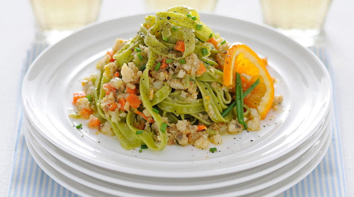 Fettuccine agrumate alla rana pescatrice e noci
