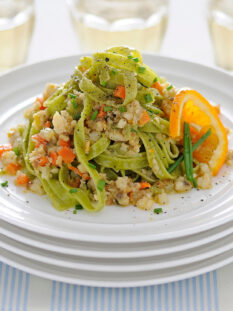 Fettuccine agrumate alla rana pescatrice e noci